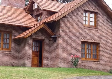 CASA EN ALQUILER PINAMAR PARA  8-9 PERSONAS UBICACION INMEJORABLE - ALQUILER ANUAL (CONSULTE)