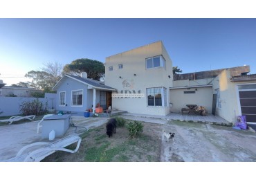 Excelente Oportunidad!!! Casa sobre boulevard con amplio lote.