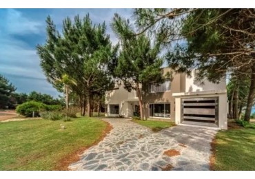 CASA 6 AMBIENTES EN COSTA ESMERALDA CERCA DEL MAR