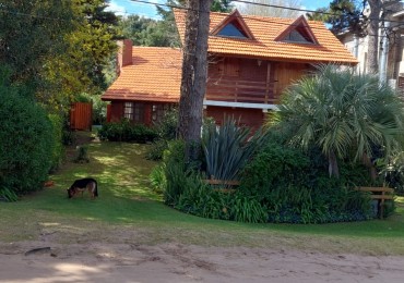 VENTA DE CHALET y  DUPLEX   SOBRE LOTE MULTIFAMILIAR 